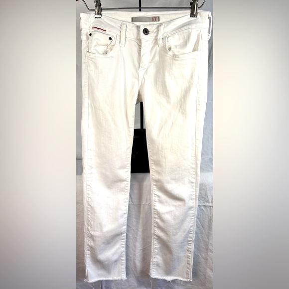 !iT. Cropped Ankle Jeans - Picture 2 of 4